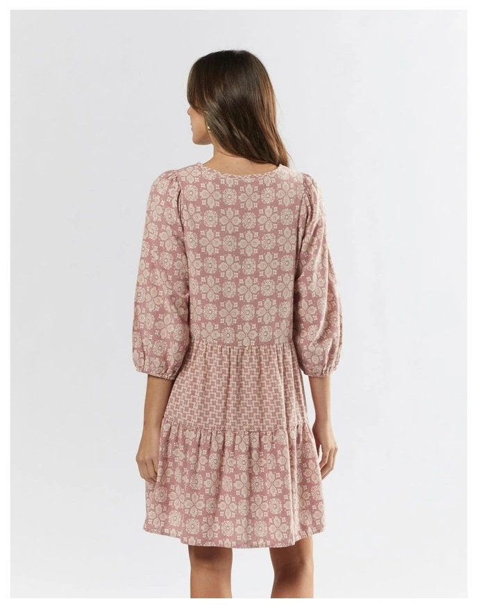 Boho Floral Tiered Mini Dress – Effortless Style & All-Day Comfort Vera Moda