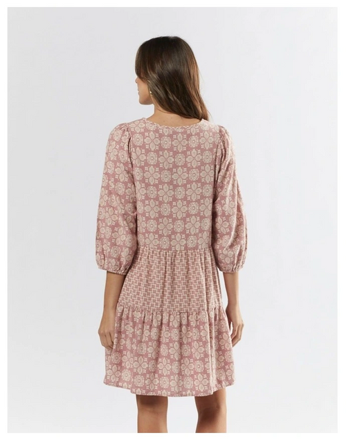 Boho Floral Tiered Mini Dress – Effortless Style & All-Day Comfort Vera Moda